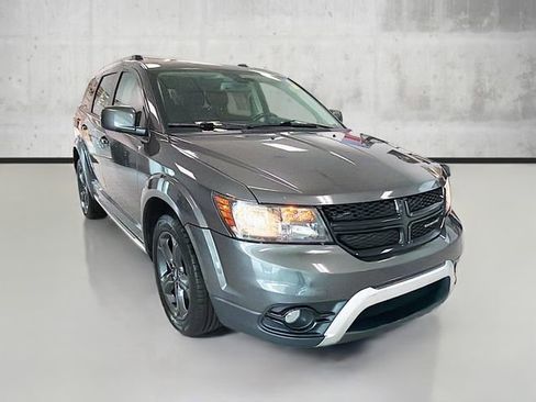 Used 2019 Dodge Journey Crossroad image 3