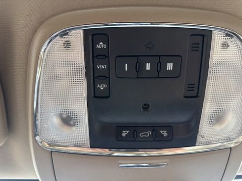 Used 2019 Jeep Grand Cherokee Limited image 32