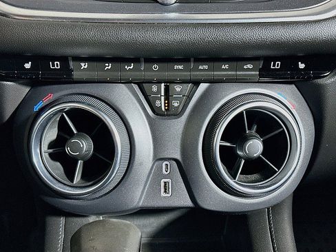 Used 2021 Chevrolet Blazer LT FWD image 16