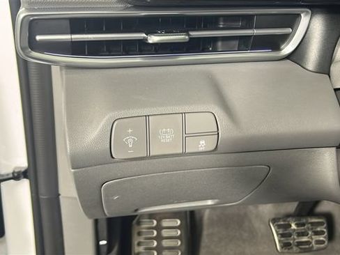 Certified 2025 Hyundai Elantra SEL FWD image 19