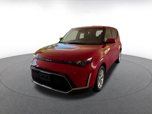 Used 2025 Kia Soul LX w/ LX Technology Package FWD image 4