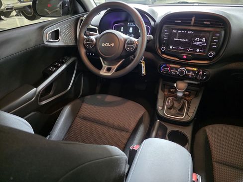 Used 2023 Kia Soul LX w/ LX Technology Package image 15