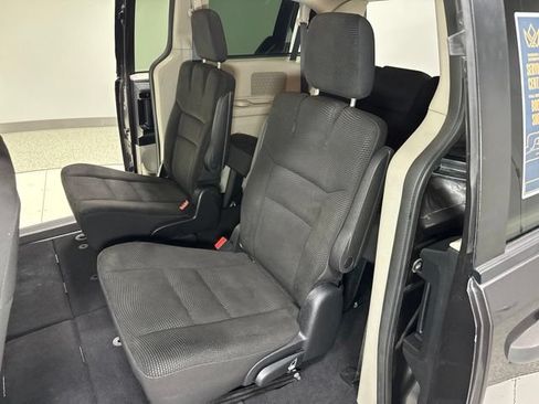 Used 2020 Dodge Grand Caravan SE w/ UConnect Hands-Free Group FWD image 2