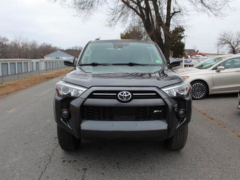 Used 2020 Toyota 4Runner SR5 image 2