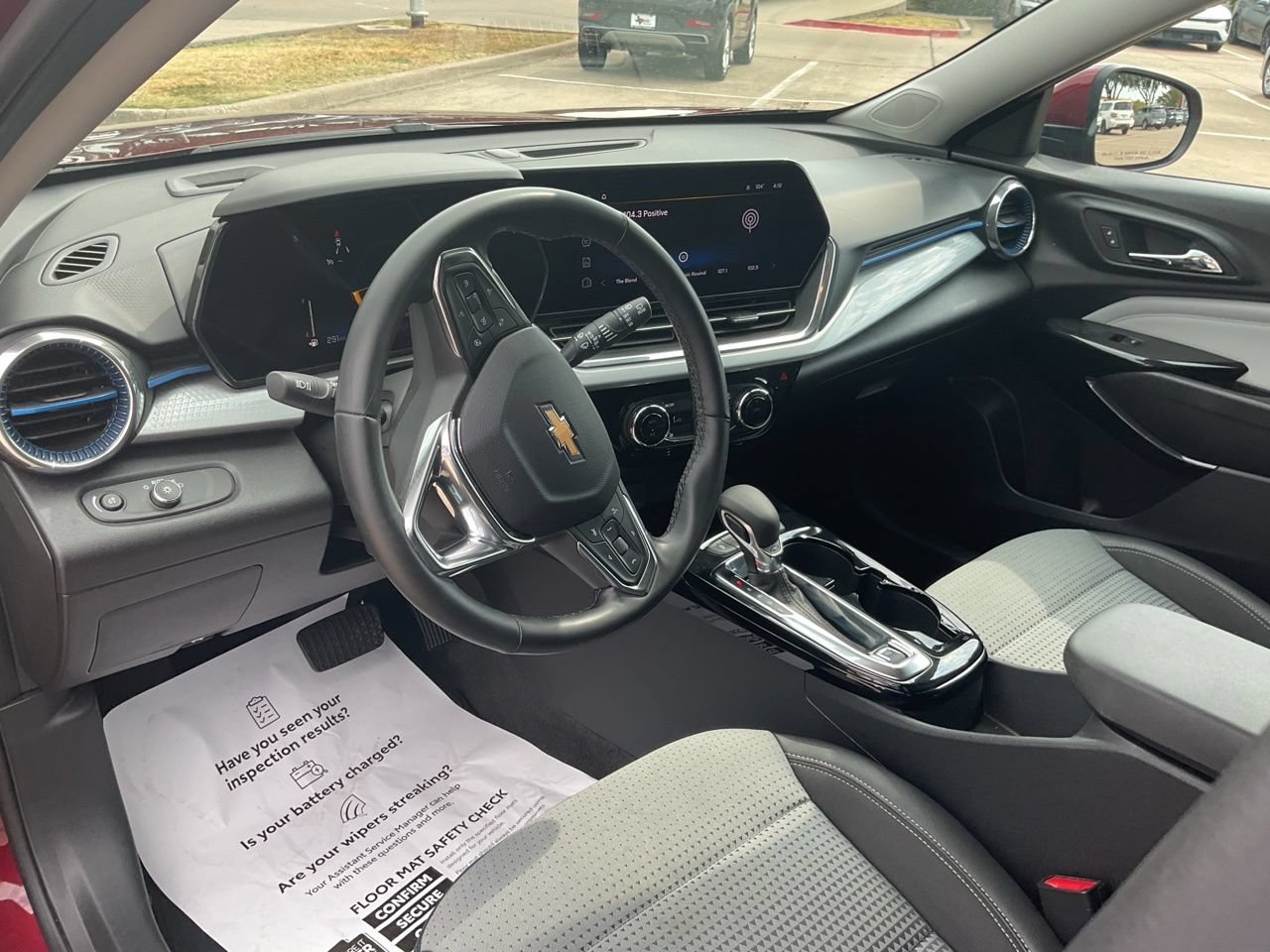 Used 2025 Chevrolet Trax LT w/ LT Convenience Package FWD image 12