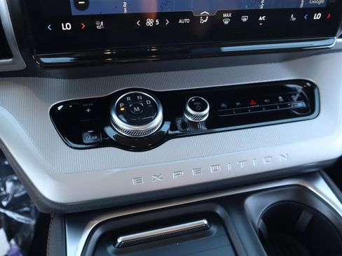 New 2025 Ford Expedition Active image 8