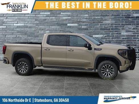 Used 2023 GMC Sierra 1500 AT4 w/ Technology Package AWD/4WD image 3