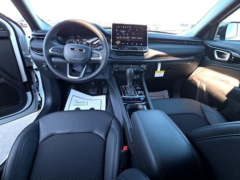 New 2026 Jeep Compass Latitude image 14