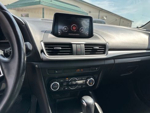 Used 2018 MAZDA MAZDA3 Touring FWD image 16