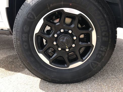 New 2025 RAM 2500 Laramie AWD/4WD image 12