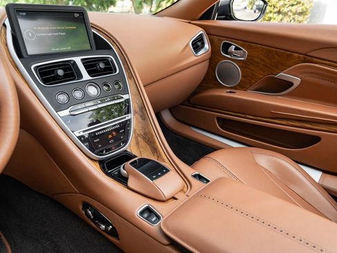 Used 2019 Aston Martin DB11 Volante RWD image 35