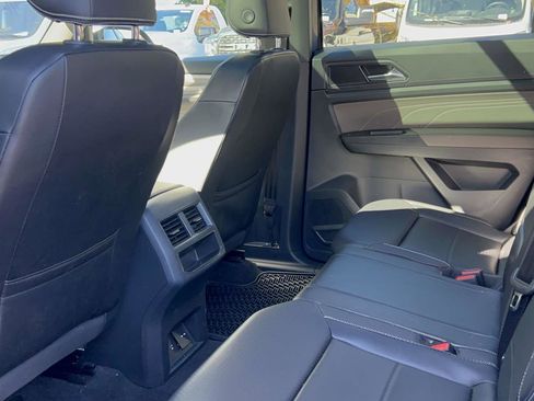 Used 2022 Volkswagen Atlas Cross Sport SE image 32