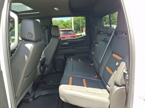 Used 2025 GMC Sierra 1500 AT4 w/ AT4 Premium Package AWD/4WD image 8