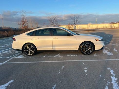 Used 2024 Honda Accord Sport image 10