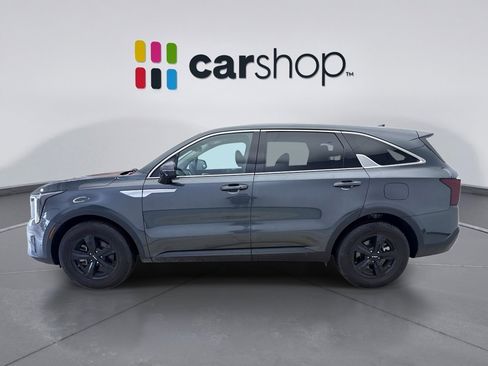 Used 2025 Kia Sorento LX FWD image 2