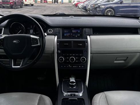 Used 2017 Land Rover Discovery Sport SE image 12