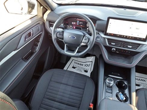 Used 2025 Ford Explorer ST-Line w/ ST-Line Street Pack image 16