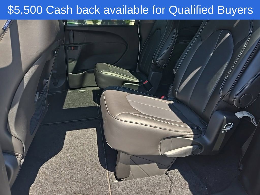 New 2026 Chrysler Pacifica Select w/ S Appearance Package AWD/4WD image 24