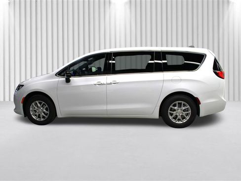 New 2026 Chrysler Voyager LX image 7