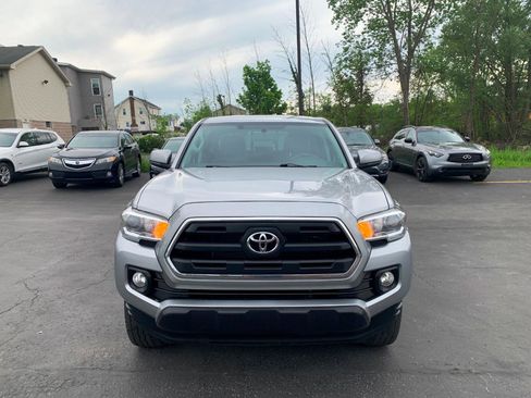 Used 2016 Toyota Tacoma SR5 AWD/4WD image 2