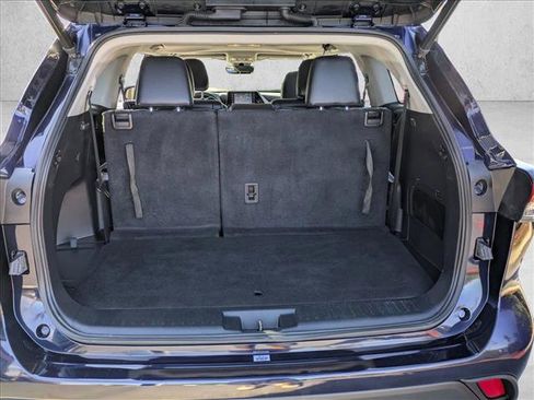 Used 2022 Toyota Highlander XLE image 20