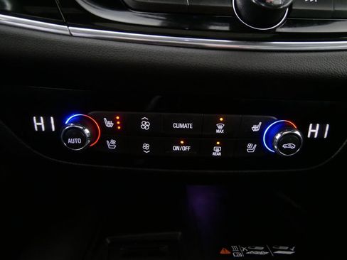 Used 2024 Buick Enclave Avenir w/ Avenir Technology Package AWD/4WD image 32
