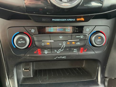 Used 2017 Ford Focus Titanium FWD image 33