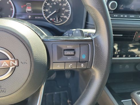 Used 2023 Nissan Rogue SV FWD image 23