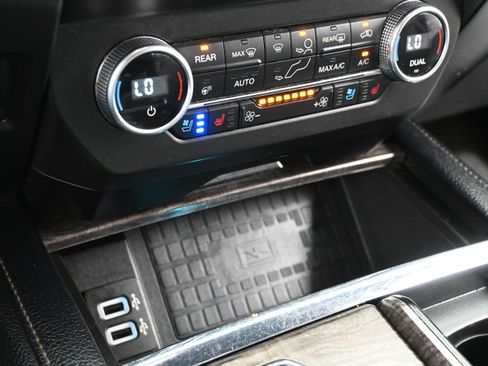Used 2018 Ford Expedition Max Limited RWD image 19