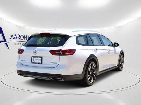 Used 2018 Buick Regal Essence w/ Driver Confidence Package #1 AWD/4WD image 4