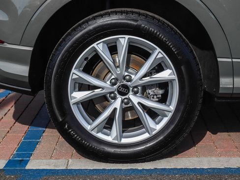 Certified 2025 Audi Q3 2.0T Premium w/ Convenience Package AWD/4WD image 9