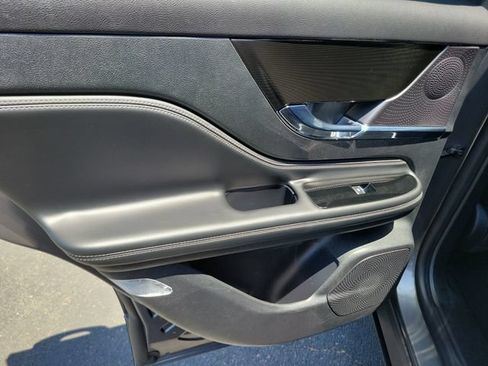 Used 2025 Lincoln Corsair FWD image 11