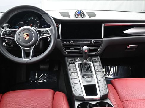 Used 2020 Porsche Macan AWD/4WD image 7
