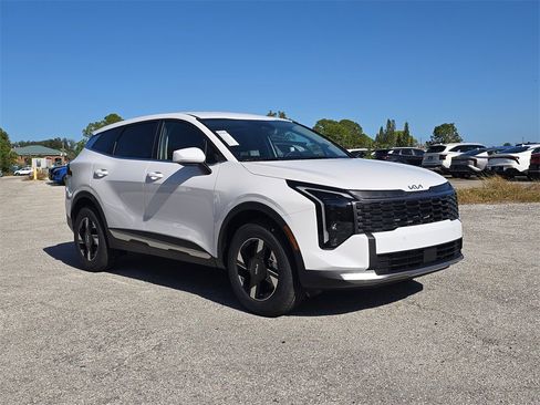 New 2026 Kia Sportage LX image 2