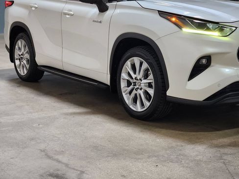 Used 2021 Toyota Highlander Limited FWD image 16