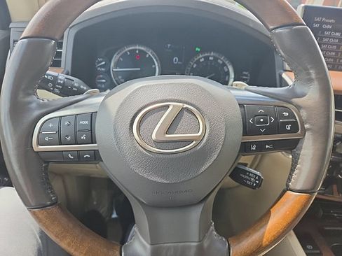 Used 2017 Lexus LX 570 4WD w/ Luxury Package image 21