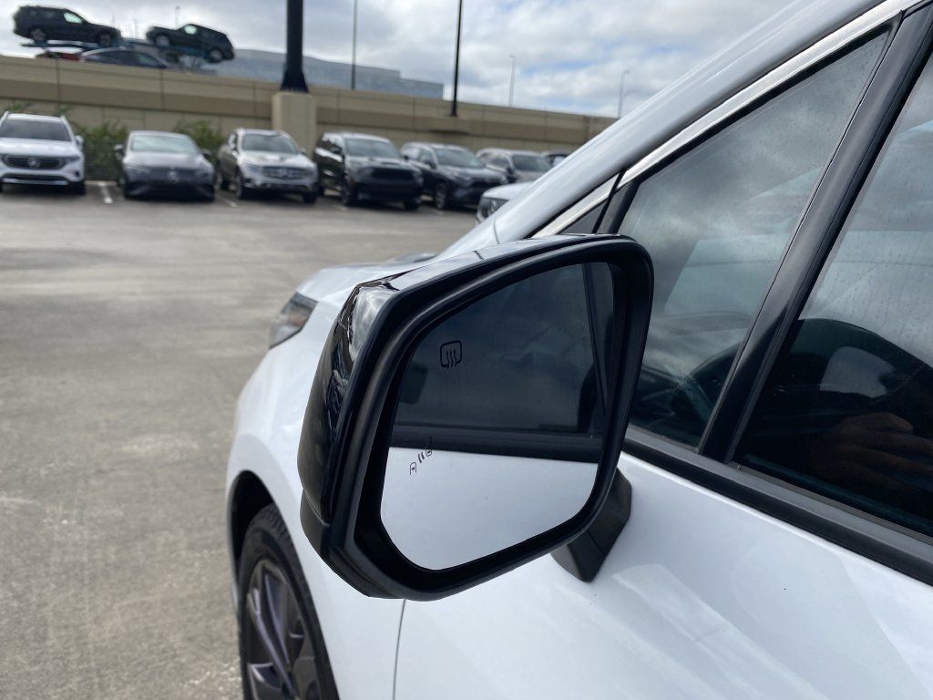 Used 2021 Toyota Sienna XSE FWD image 21
