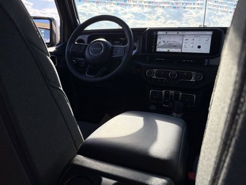 Used 2025 Jeep Wrangler Sport image 33