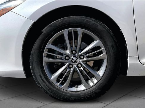 Used 2015 Toyota Camry SE w/ Moonroof Package image 11