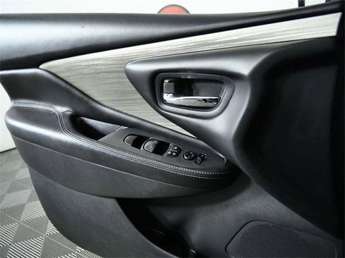 Used 2018 Nissan Murano SV image 26