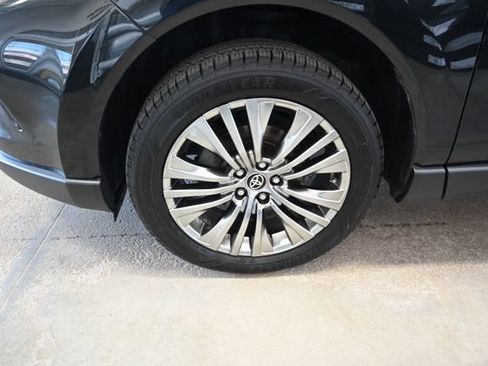 Used 2021 Toyota Venza XLE w/ Softex Package AWD/4WD image 32