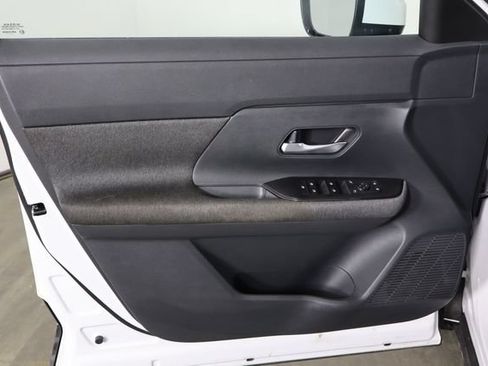Used 2025 Nissan Kicks SV FWD image 19