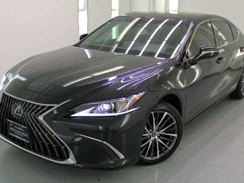 Used 2022 Lexus ES 350 Premium image 2