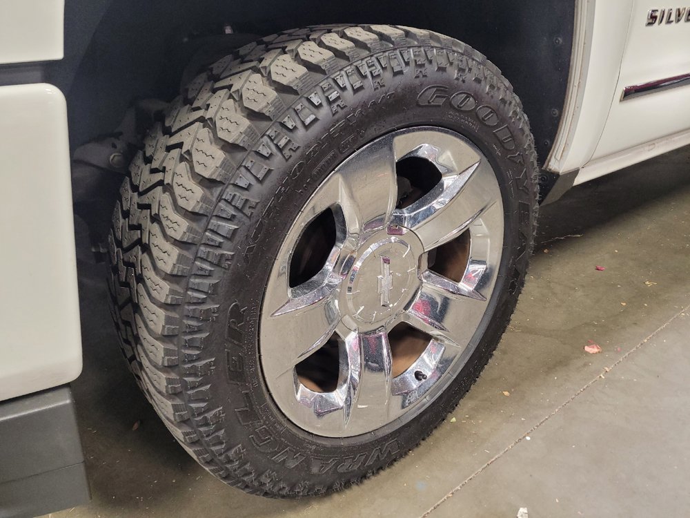 Used 2017 Chevrolet Silverado 1500 LTZ Z71 w/ LTZ Plus Package AWD/4WD image 31