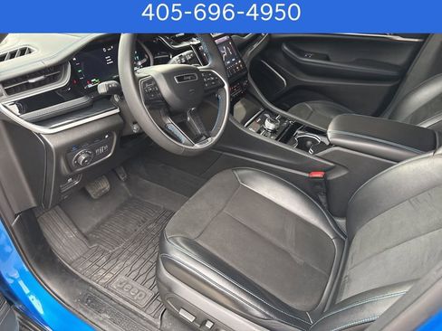 Used 2022 Jeep Grand Cherokee Trailhawk w/ Luxury Tech Group III image 12