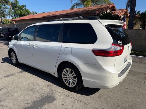 Used 2015 Toyota Sienna XLE w/ XLE Navigation Package FWD image 10
