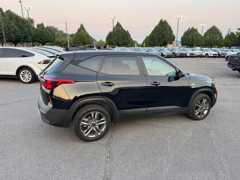 Used 2022 Kia Seltos LX AWD/4WD image 5