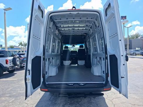 Used 2025 Mercedes-Benz Sprinter 2500 w/ Dashboard Charging Package image 5