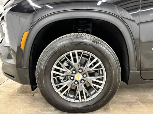 Used 2026 Chevrolet Traverse LT w/ LPO, Floor Liner Package FWD image 9