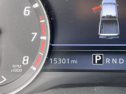 Used 2024 Nissan Titan SV w/ SV Convenience Package image 9